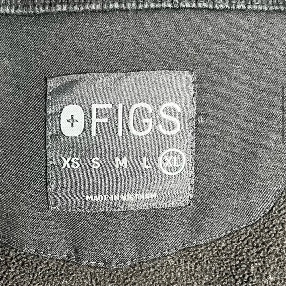 Figs On Shift Fleece women’s XL black work jacket coat for healthcare workers - Picture 8 of 16